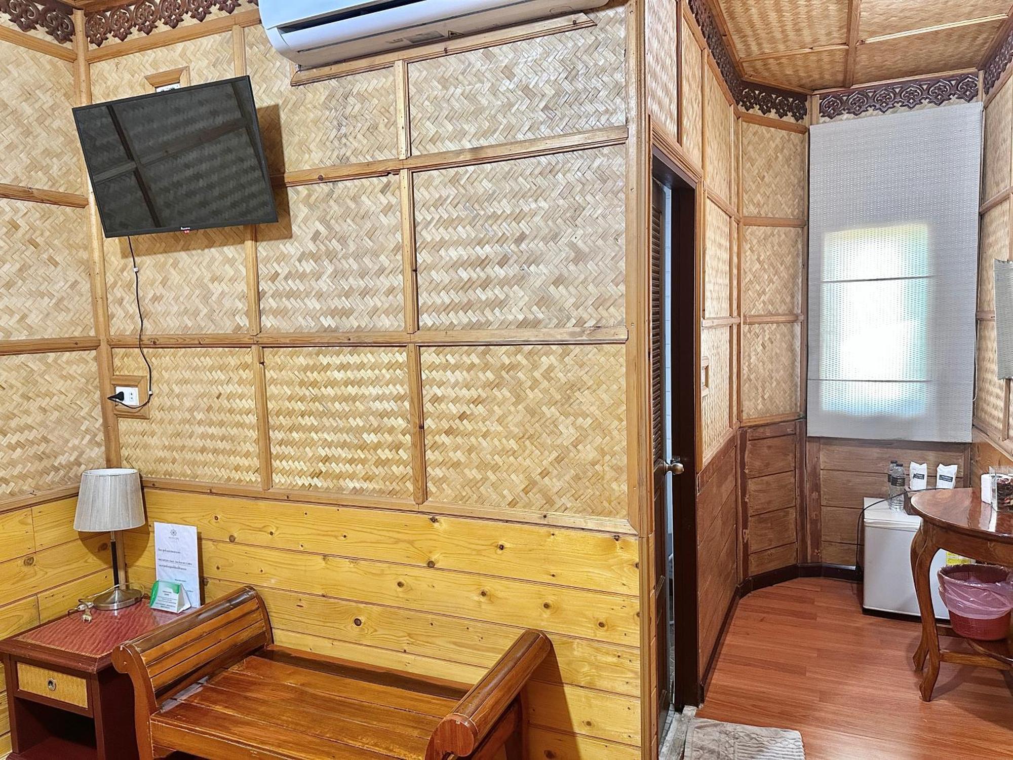 Montri Resort Donmuang Bangkok Buitenkant foto